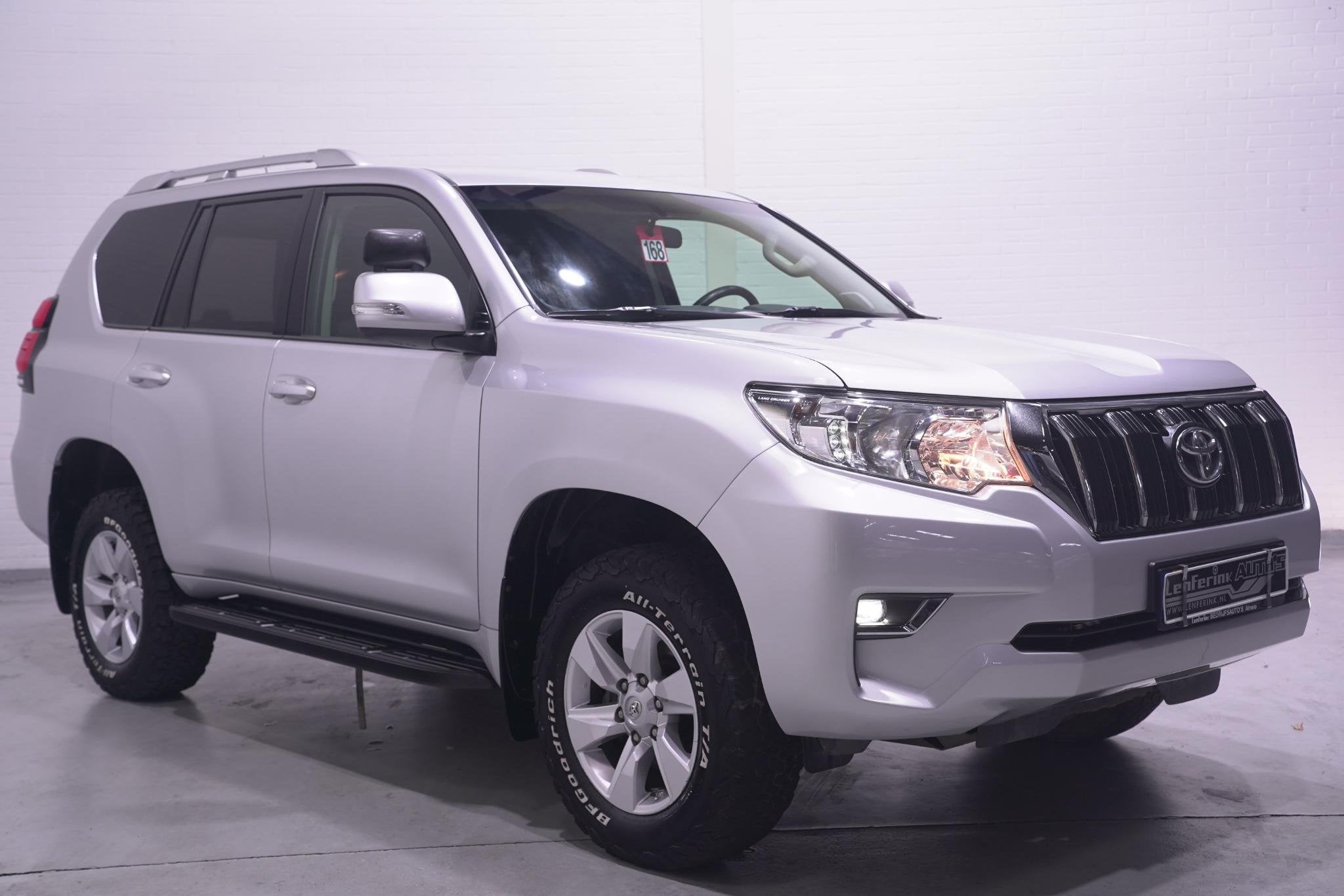 Toyota Land Cruiser 2.8 D-4D-F 177 pk 5 Drs Grijs Kenteken 2, Auto's, 13 km/l, Dealer onderhouden, Stof, Gebruikt