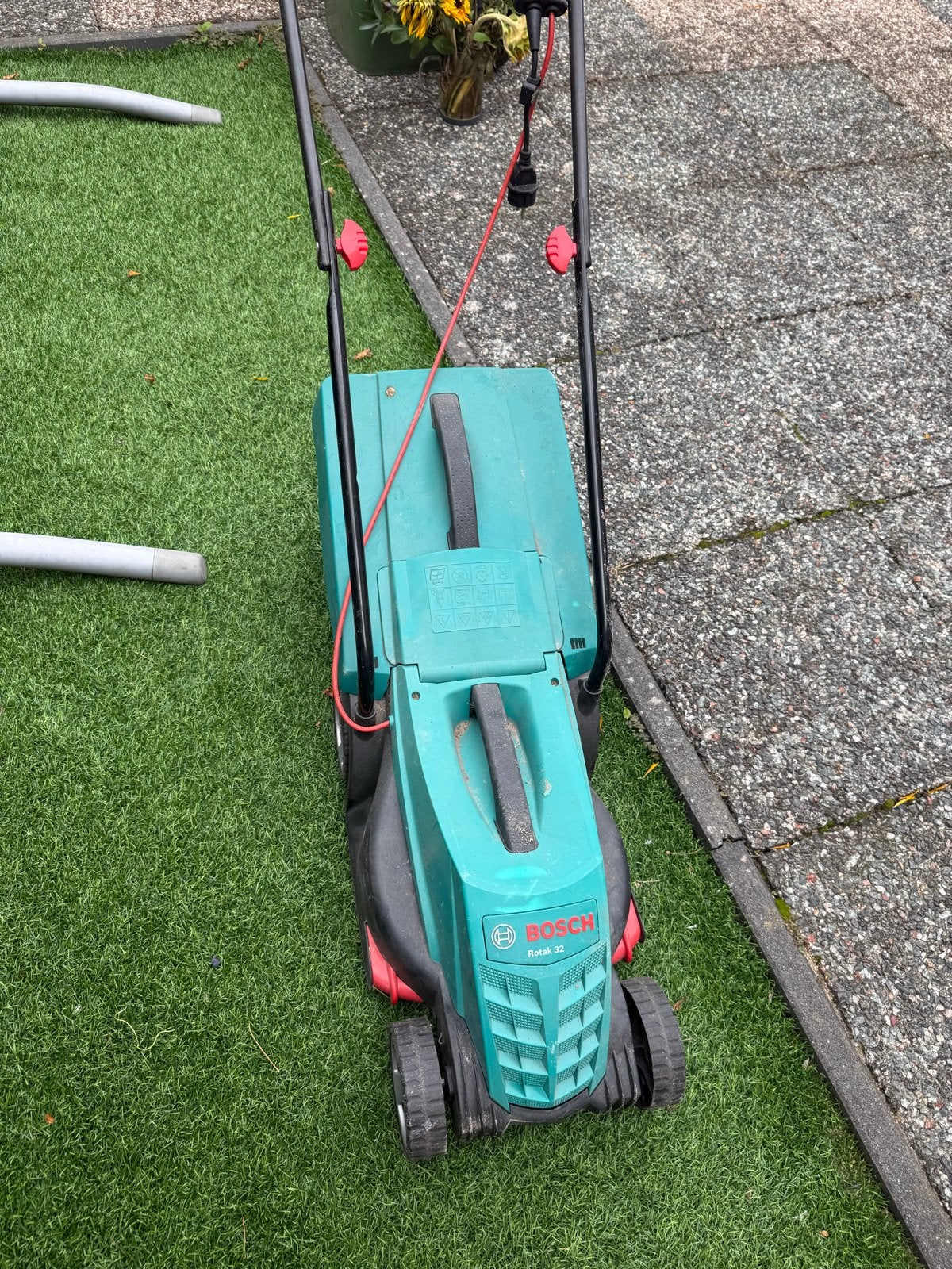 Bosch Rotak 32 elektrische grasmaaier - Weinig gebruikt, Ophalen, Cirkelmaaier, Elektrische grasmaaier, Zo goed als nieuw