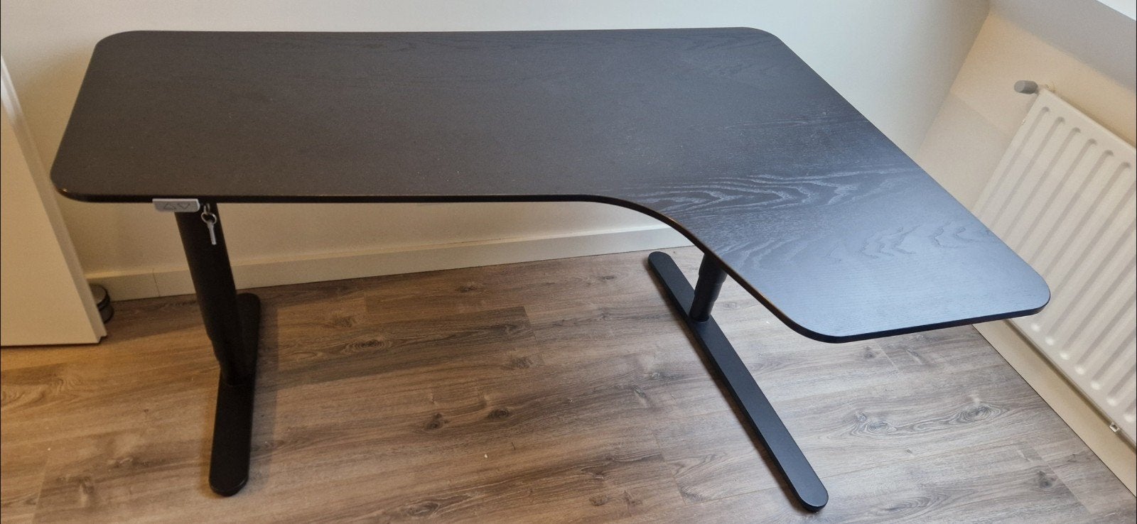 IKEA Bekant Elektrisch Verstelbaar Zit/Sta Hoekbureau, Huis en Inrichting, Ophalen, Spaanplaat of MDF, Zo goed als nieuw, IKEA
