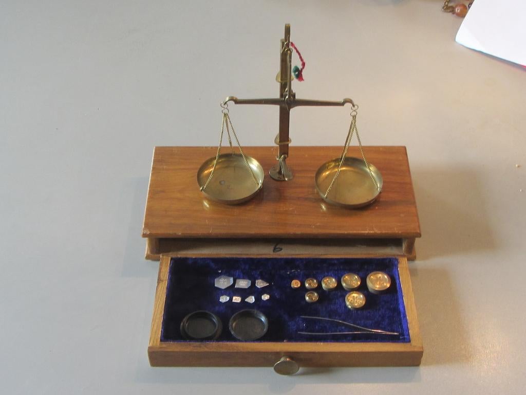 Balans weegschaal in kistje compleet in houten kistje., Antiek en Kunst, Ophalen of Verzenden
