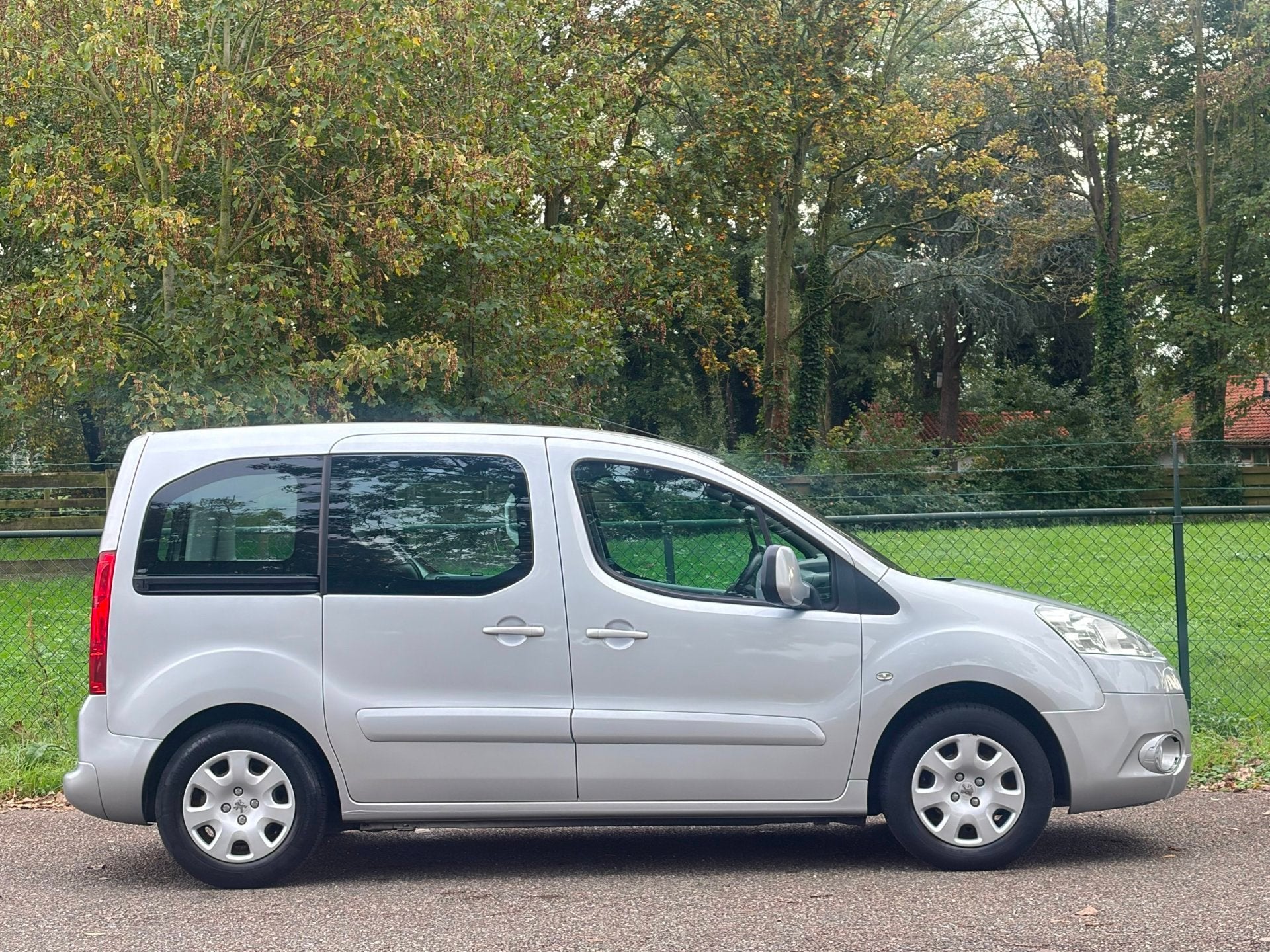 Peugeot Partner Tepee 1.6 Première /Airco/NAP/, Auto's, Voorwielaandrijving, Verwarmde buitenspiegels, 4 cilinders, Origineel Nederlands