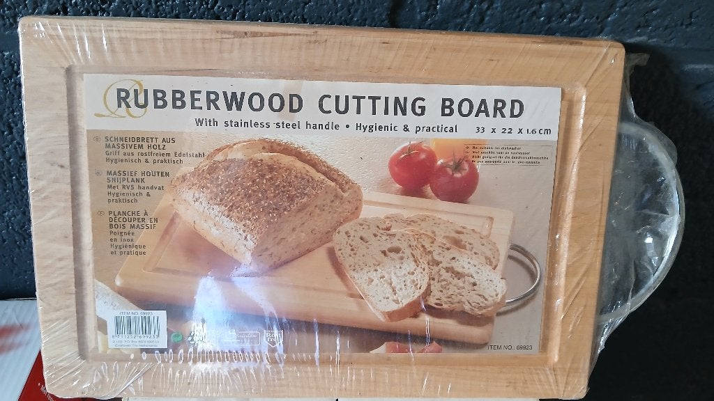 Nieuw Rubberwood Snijplank met RVS handvat - 33x22x1.6 cm, Hout, Snij-/serveerplank, Nieuw, Ophalen of Verzenden