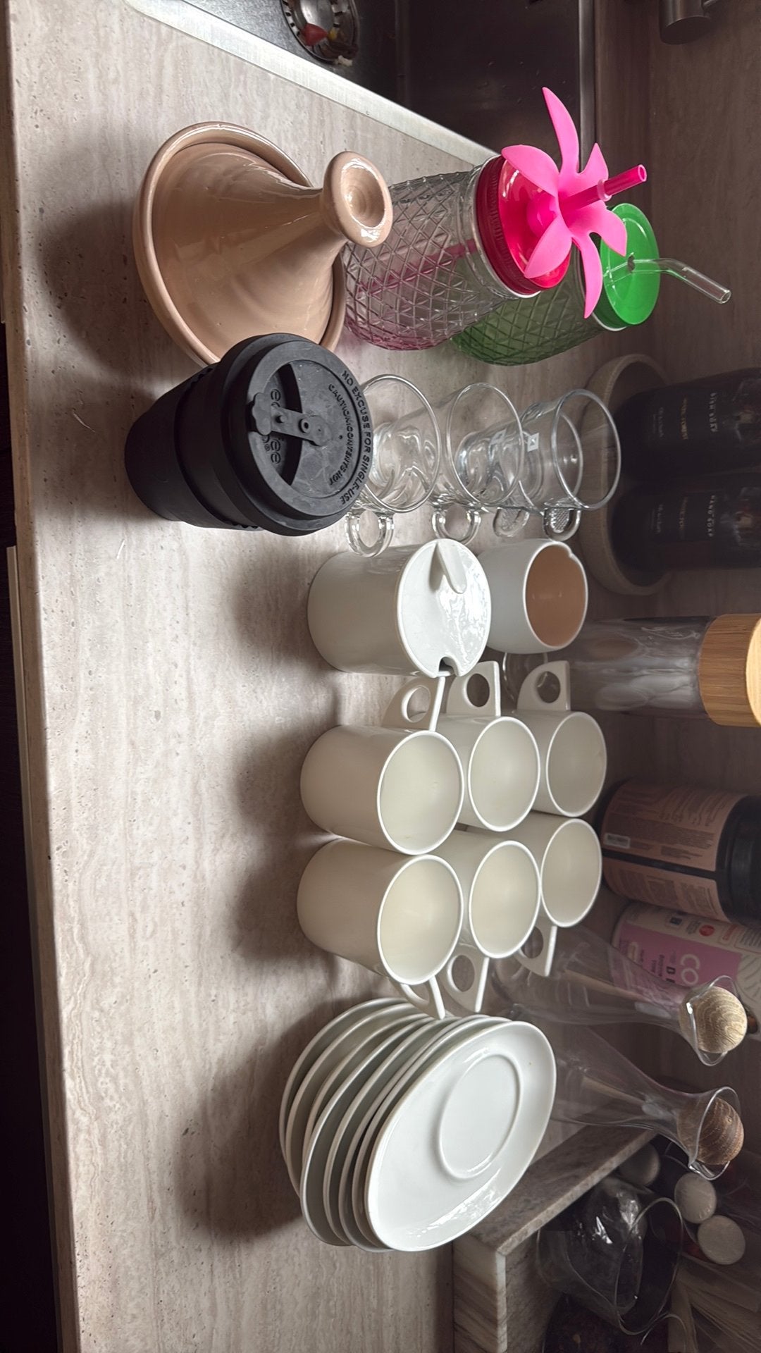 Kopjes bordjes en olie en azijndispenser, Huis en Inrichting, Keuken | Servies, Ophalen, Zo goed als nieuw, Overige stijlen, Kop(pen) en/of Schotel(s)