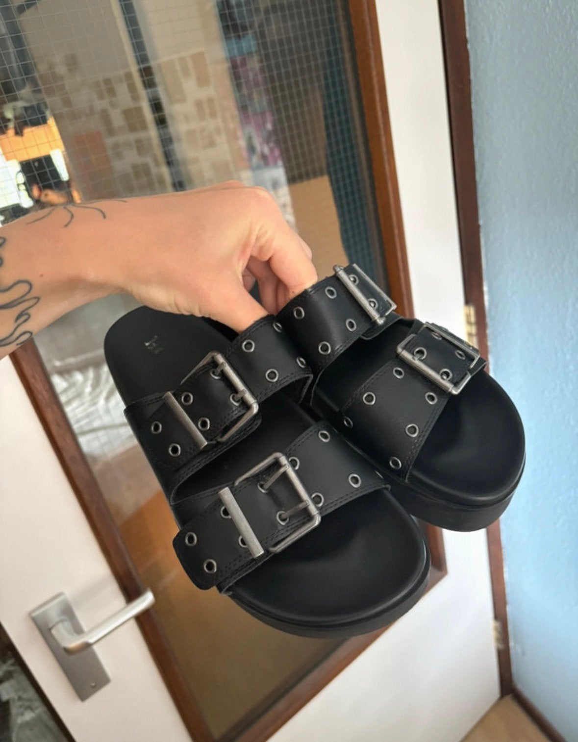 Pull&bear slippers, Slippers, Zwart, Ophalen of Verzenden, Zo goed als nieuw