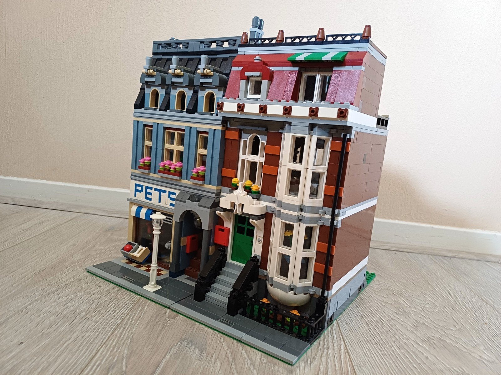Lego Pet Shop 10218, Kinderen en Baby's, Speelgoed | Duplo en Lego, Zo goed als nieuw, Ophalen