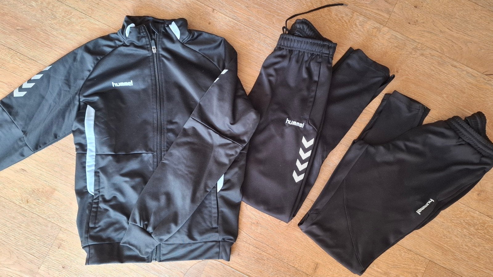 4-delig sportset Hummel trainingspak/broeken/shirt (mt 164), Gebruikt, Jongen of Meisje, Sport- of Zwemkleding, Ophalen of Verzenden