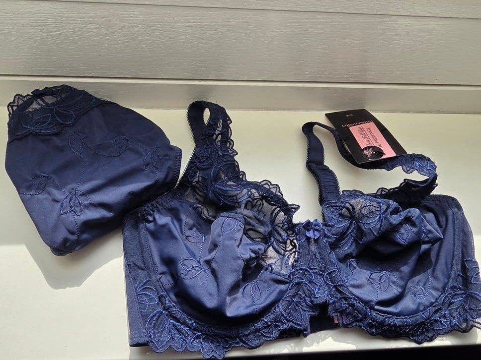 Hunkemöller Diva BH en slip nieuw setje - Donkerblauw, Hunkemöller, Ophalen of Verzenden, Blauw, Setje