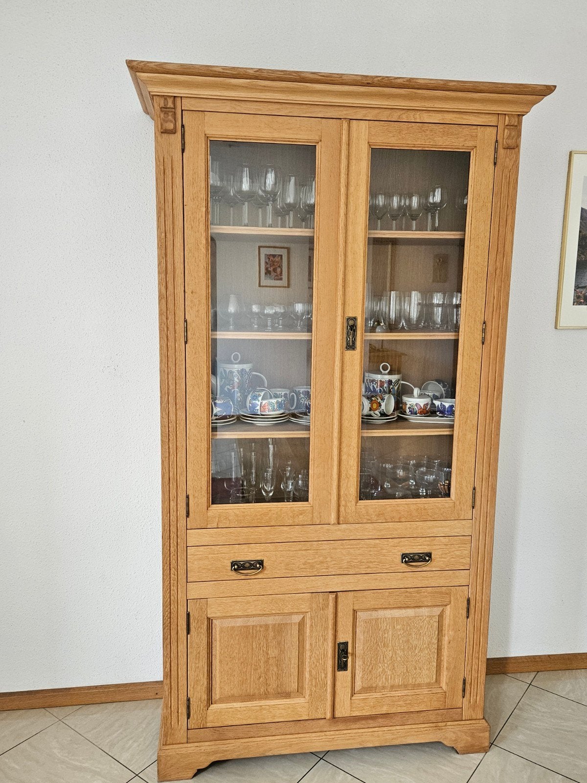Blank eiken servieskast met glazen deurtjes en lade, Ophalen, Glas, 200 cm of meer, Zo goed als nieuw