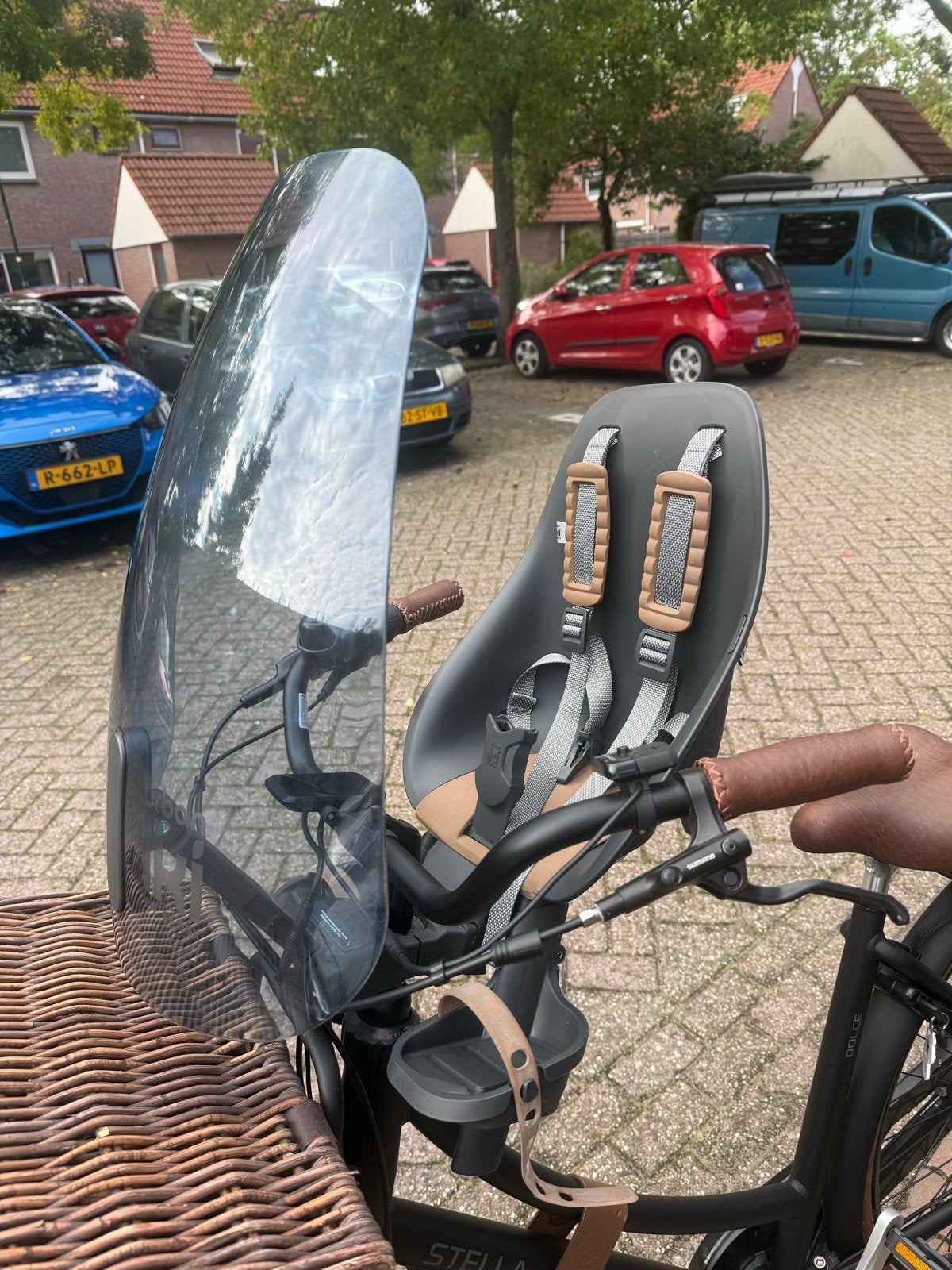 Urban Iki voorzitje met windscherm en compact adapter, Fietsen en Brommers, Ophalen, Zo goed als nieuw, 9 t/m 18 kg, Voorzitje