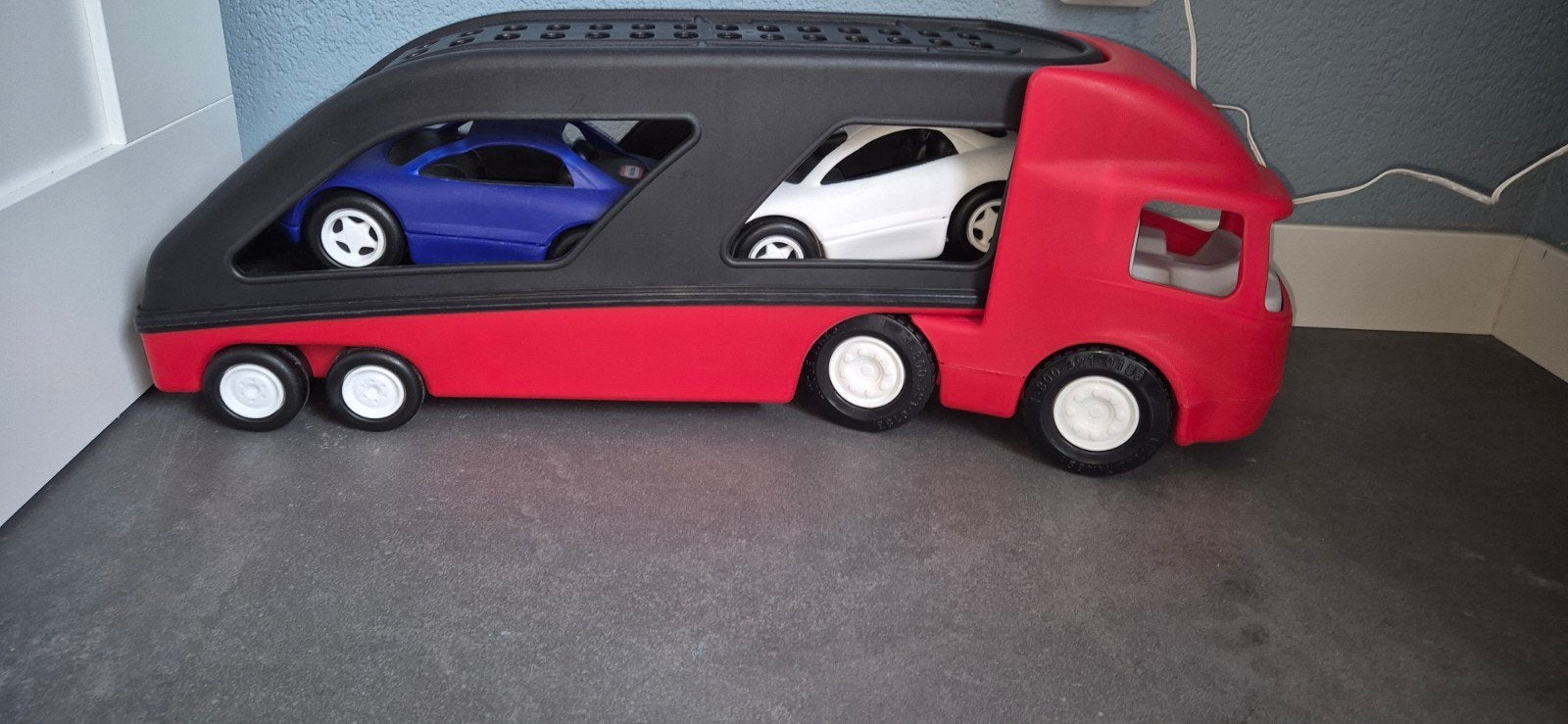 Grote speelgoed autotransporter met 2 auto's, Kinderen en Baby's, Speelgoed | Speelgoedvoertuigen, Ophalen of Verzenden, Gebruikt
