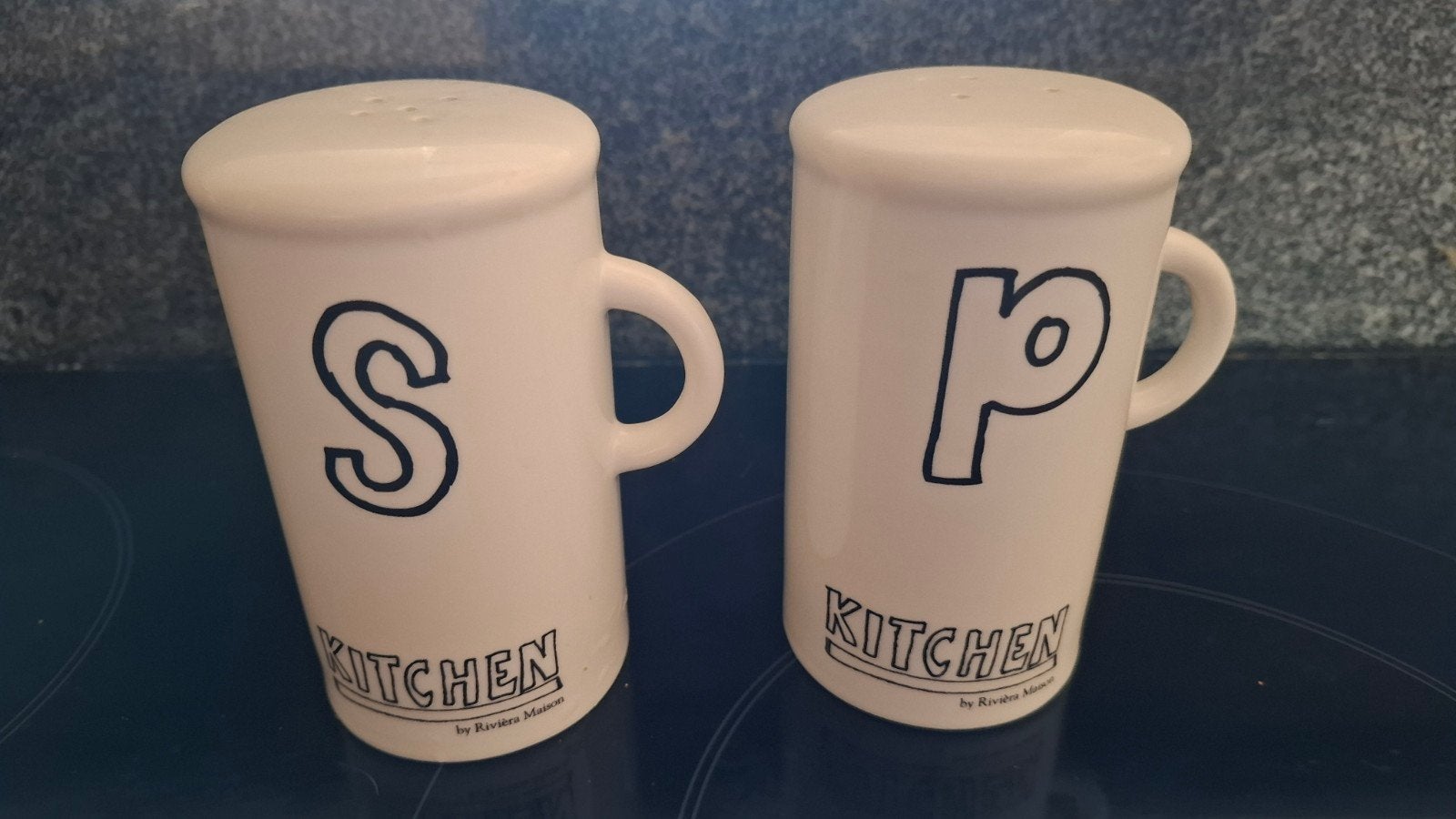 Riviera Maison zout- en pepervaatjes, Overige typen, Ophalen of Verzenden, Zo goed als nieuw, Steen/keramiek