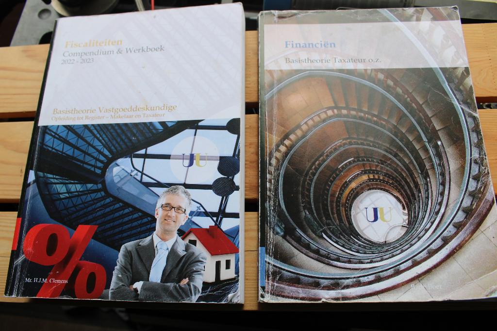 Studieboeken Makelaardij, Fiscaliteiten en Financien, Gelezen, HBO, Ophalen of Verzenden, Mr. HJM Clemens