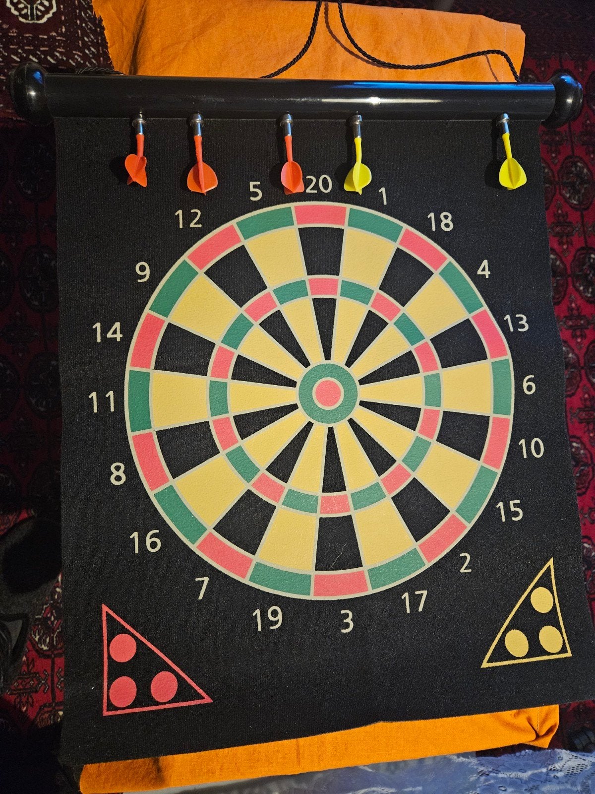 Magnetisch dartbord met 6 pijlen - 46x42 cm, Ophalen, Zo goed als nieuw, Dartbord met pijlen
