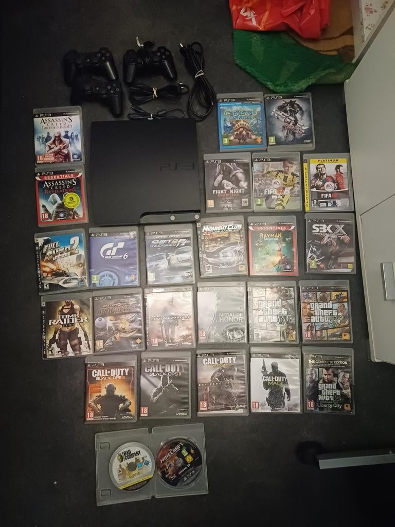 PS3 Console + 3 Controllers + 26 Games, Spelcomputers en Games, Games | Sony PlayStation 3, Gebruikt, Overige genres, Ophalen of Verzenden