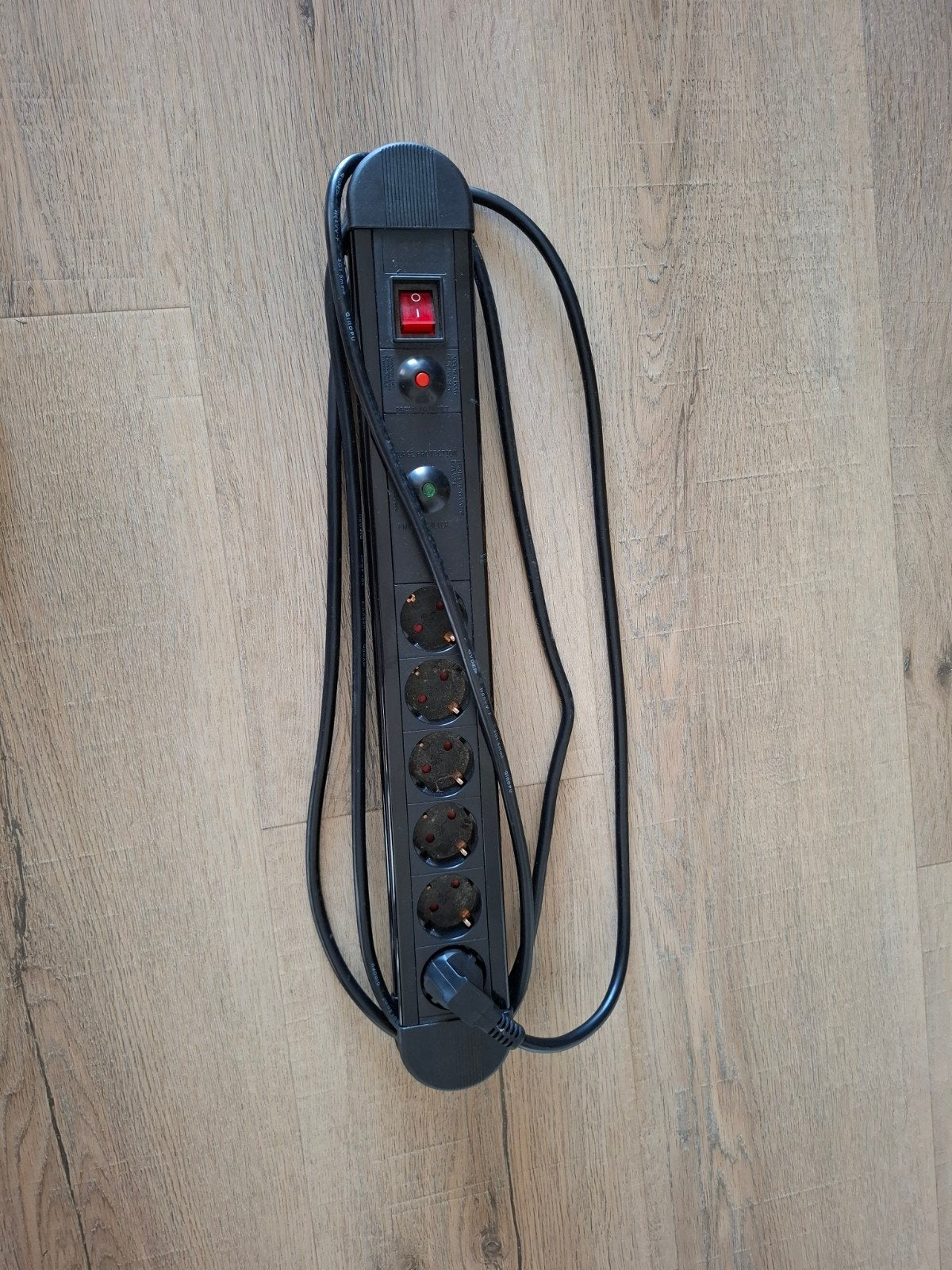 Stekkerdoos met 6 stopcontacten en schakelaar, Ophalen of Verzenden, Zo goed als nieuw, Overige merken, Stekkerdoos