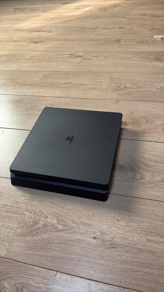 Ps4 slim met controller, Spelcomputers en Games, Spelcomputers | Sony PlayStation 4, Ophalen of Verzenden, Zo goed als nieuw, Met 1 controller