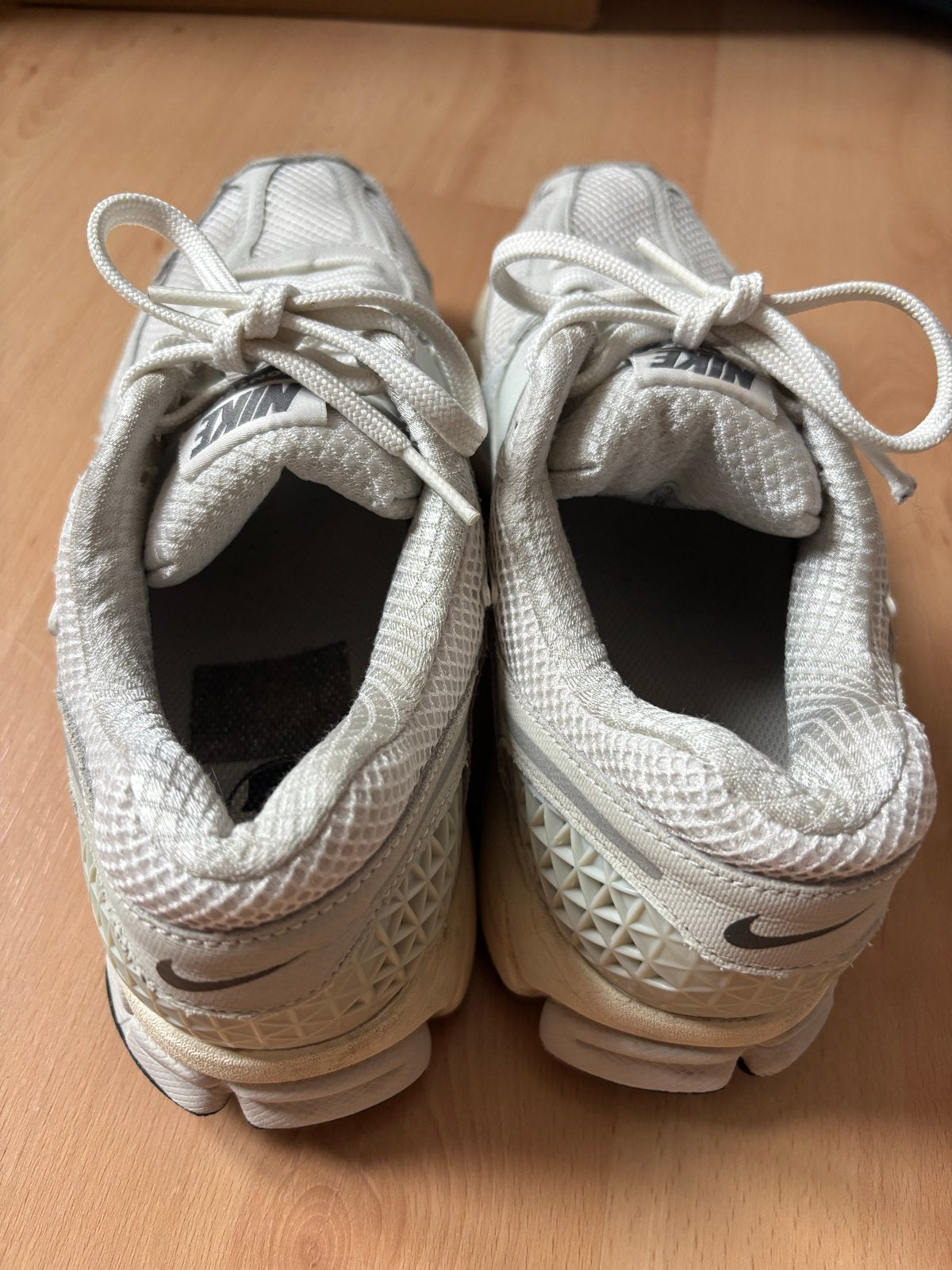 Nike HF0731-007 Sneakers Maat 43, Kleding | Heren, Schoenen, Ophalen of Verzenden, Gedragen, Wit, Sneakers of Gympen