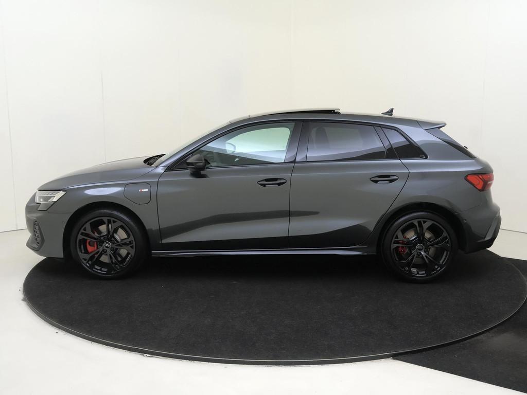 Audi A3 Sportback 45 TFSI e S edition Competition | Panorama, 12 maanden, 4 cilinders, Leder en Stof, 26 kWh