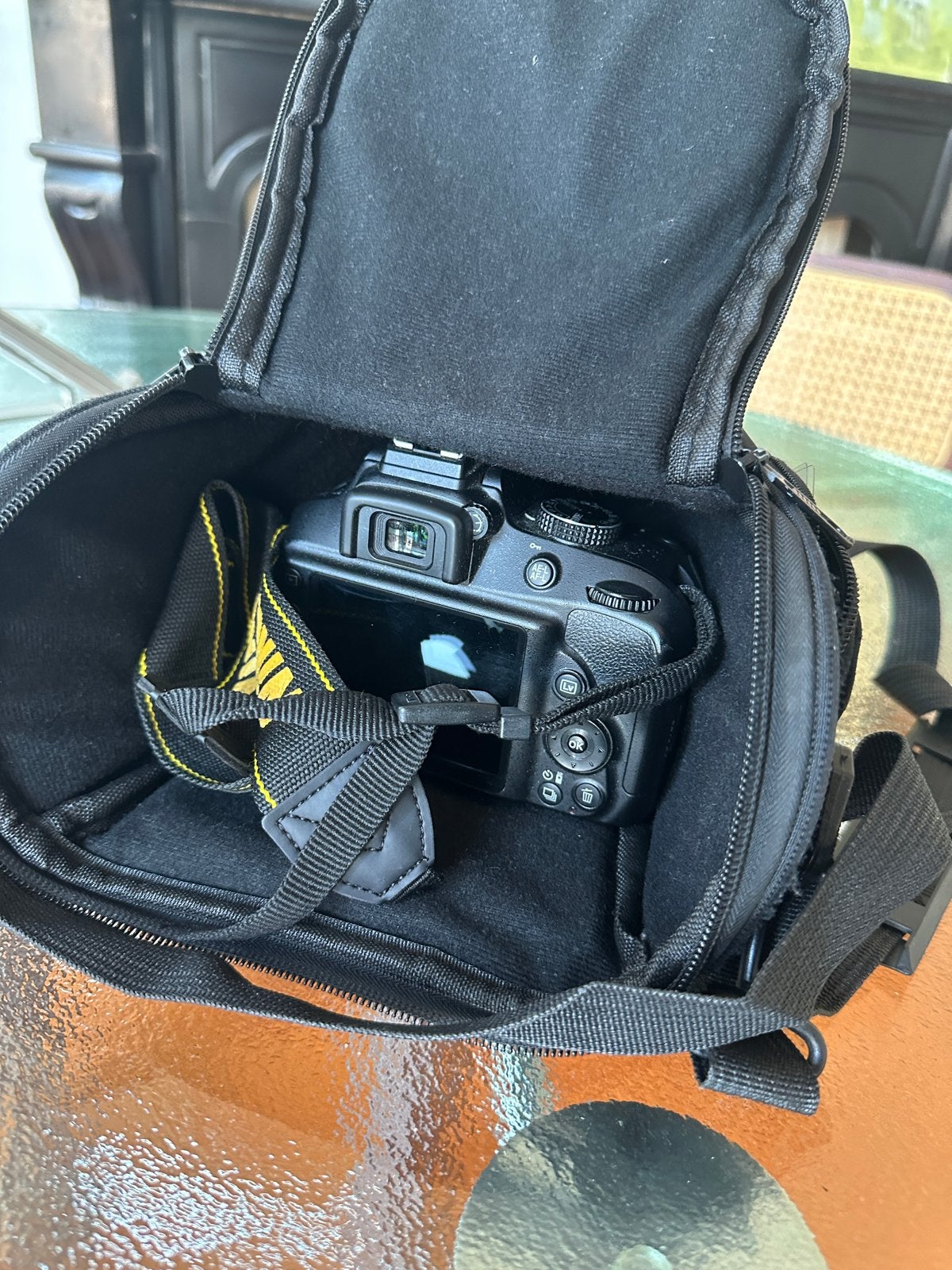 Nikon D3400 Spiegelreflexcamera met 18-55mm lens en tas, Spiegelreflex, Zo goed als nieuw, 4 t/m 7 keer, Accu