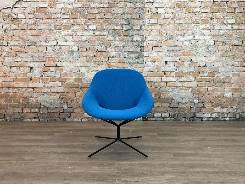 Artifort Beso blauw bij TheReSales, Twee, Blauw, Ophalen of Verzenden, Zo goed als nieuw