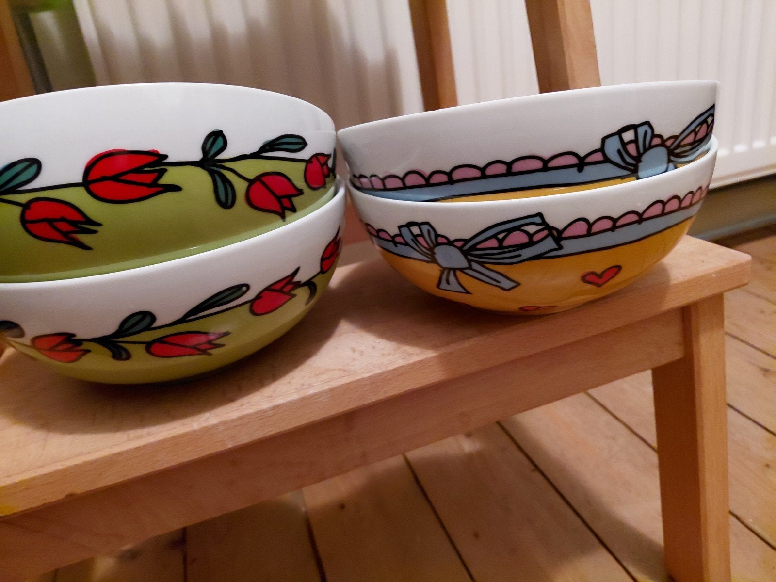 4 grote kommen / schaaltjes van Babette, Ophalen of Verzenden, Overige stijlen, Kom(men)