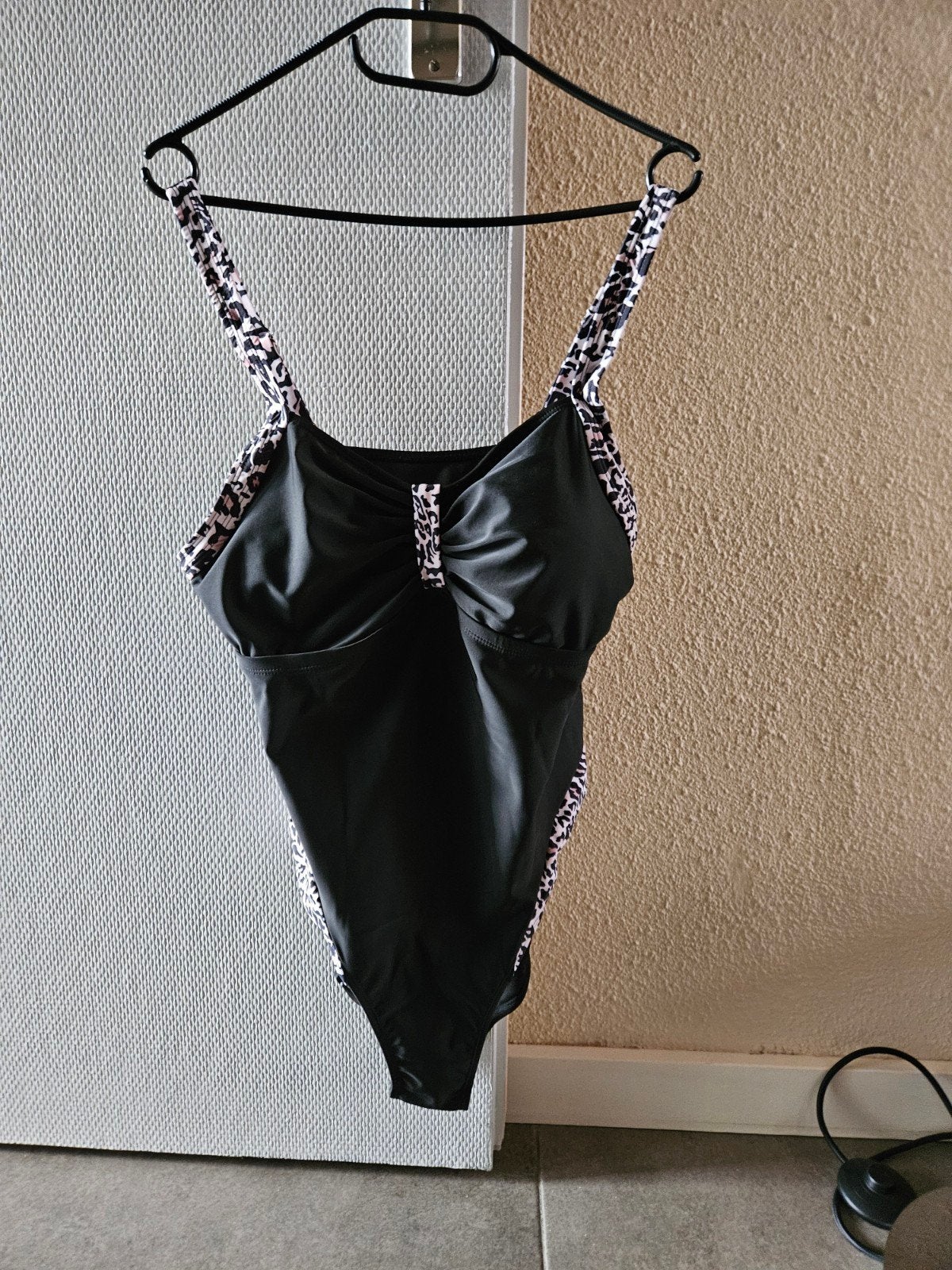 Badpak maat 48 met verstelbare bandjes, Kleding | Dames, Badmode en Zwemkleding, Ophalen of Verzenden, Gedragen, Zwart, Badpak