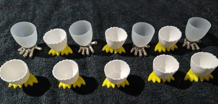 Leuke eierdopjes - 8x kuiken, 4x zilver handjes, Overige typen, Ophalen of Verzenden, Kunststof, Wit