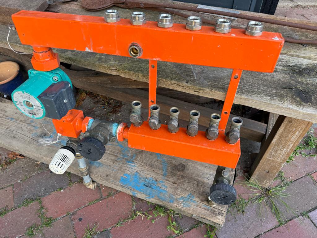 Verwarmingsverdeler met WILO pomp, 30 tot 80 cm, Gebruikt, Overige typen, Ophalen of Verzenden
