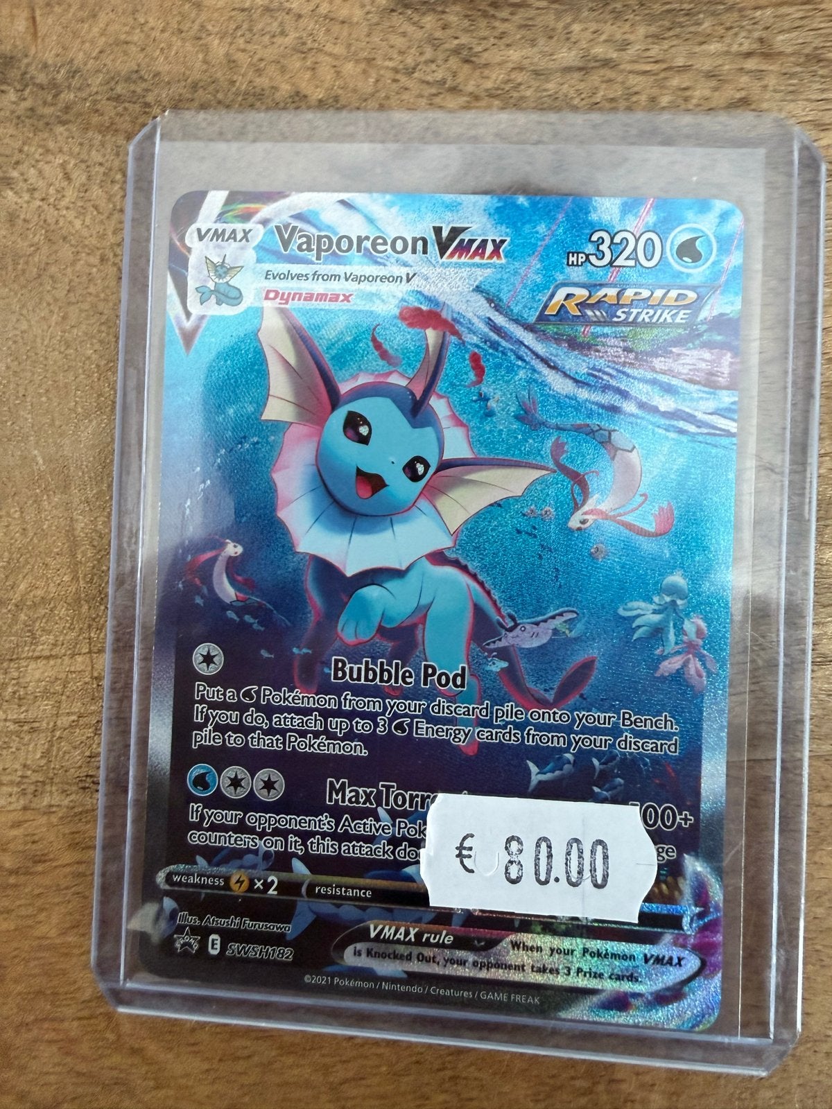 Pokémon Vaporeon VMAX SWSH182 Rapid Strike Kaart, Hobby en Vrije tijd, Verzamelkaartspellen | Pokémon, Ophalen of Verzenden, Zo goed als nieuw