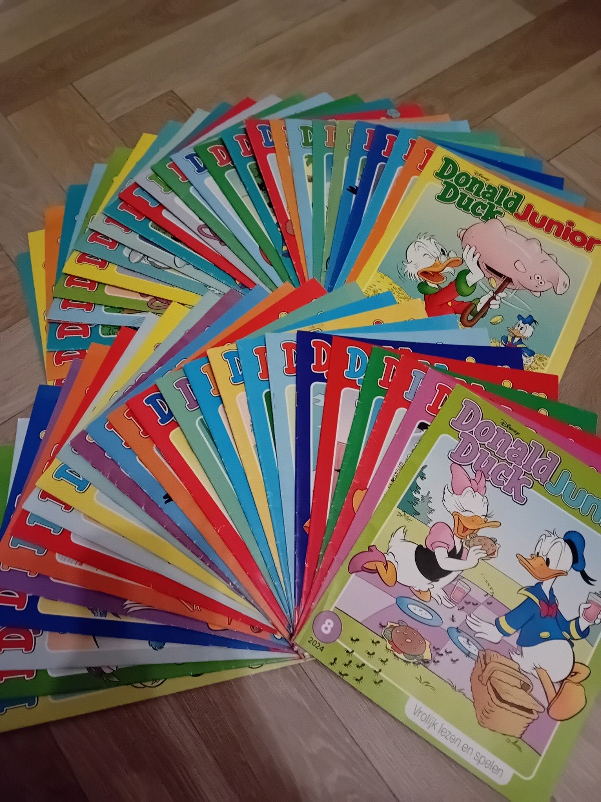 52x Donald Duck Junior GEEN puzzels en spellen gemaakt!, Complete serie of reeks, Europa, Ophalen of Verzenden, Zo goed als nieuw