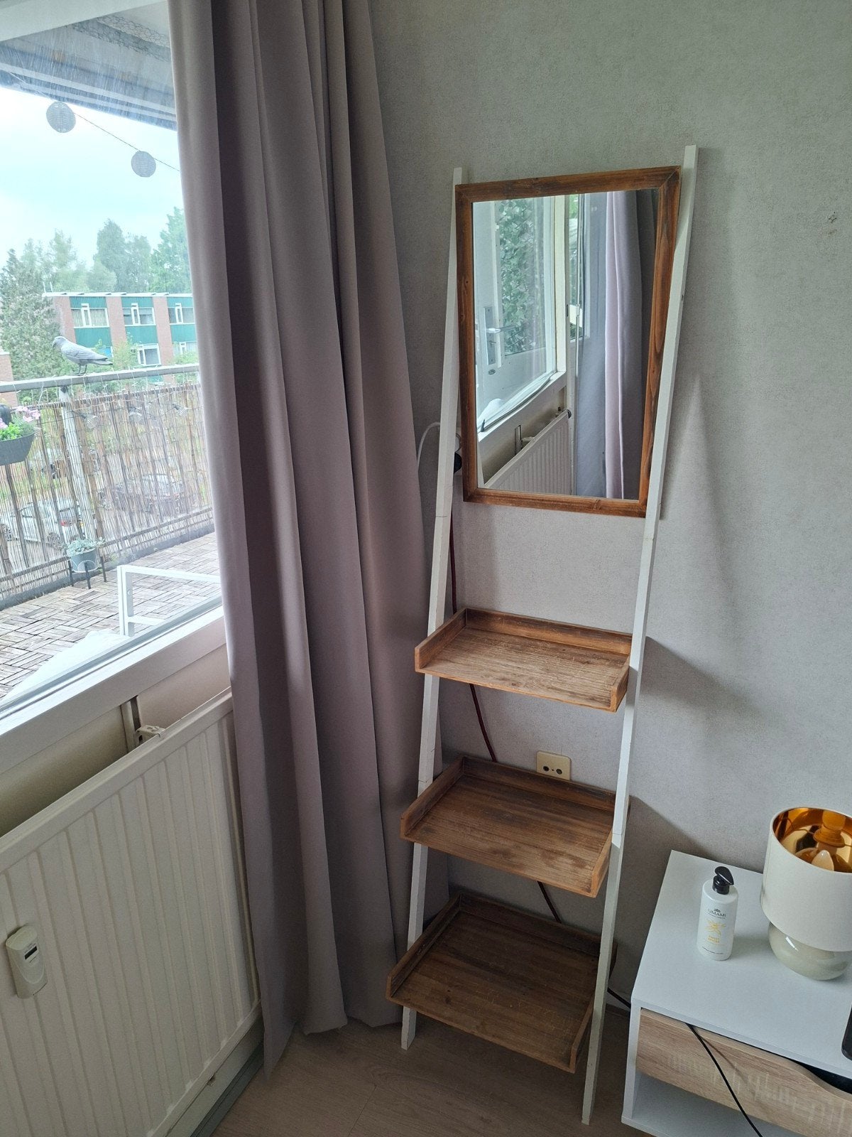 Wandkast/ladderrek met spiegel en houten planken, Huis en Inrichting, Kasten | Overige, Ophalen, Gebruikt