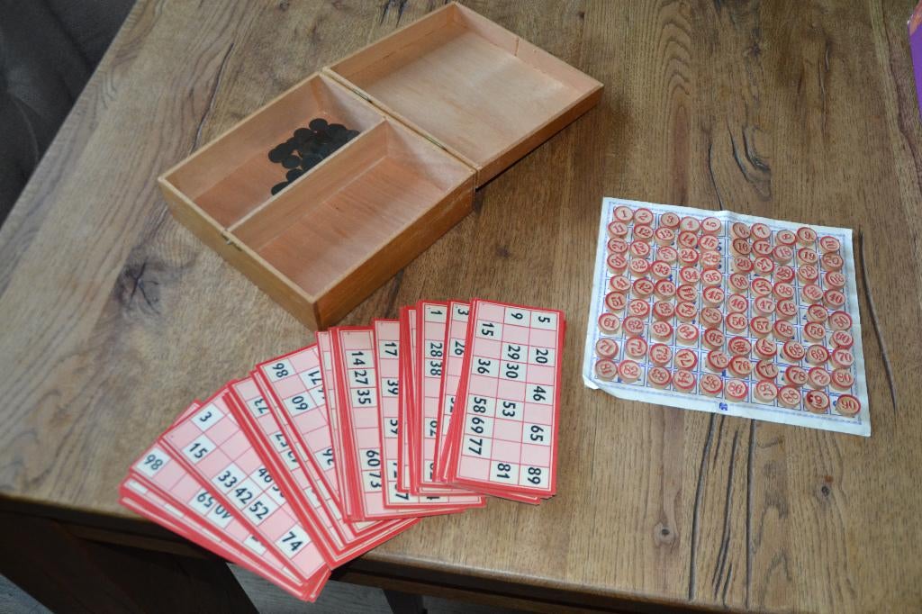Jumbo Lotto Bingo met veel bingokaarten en fiches, Vijf spelers of meer, Ophalen of Verzenden, Gebruikt, JUMBO