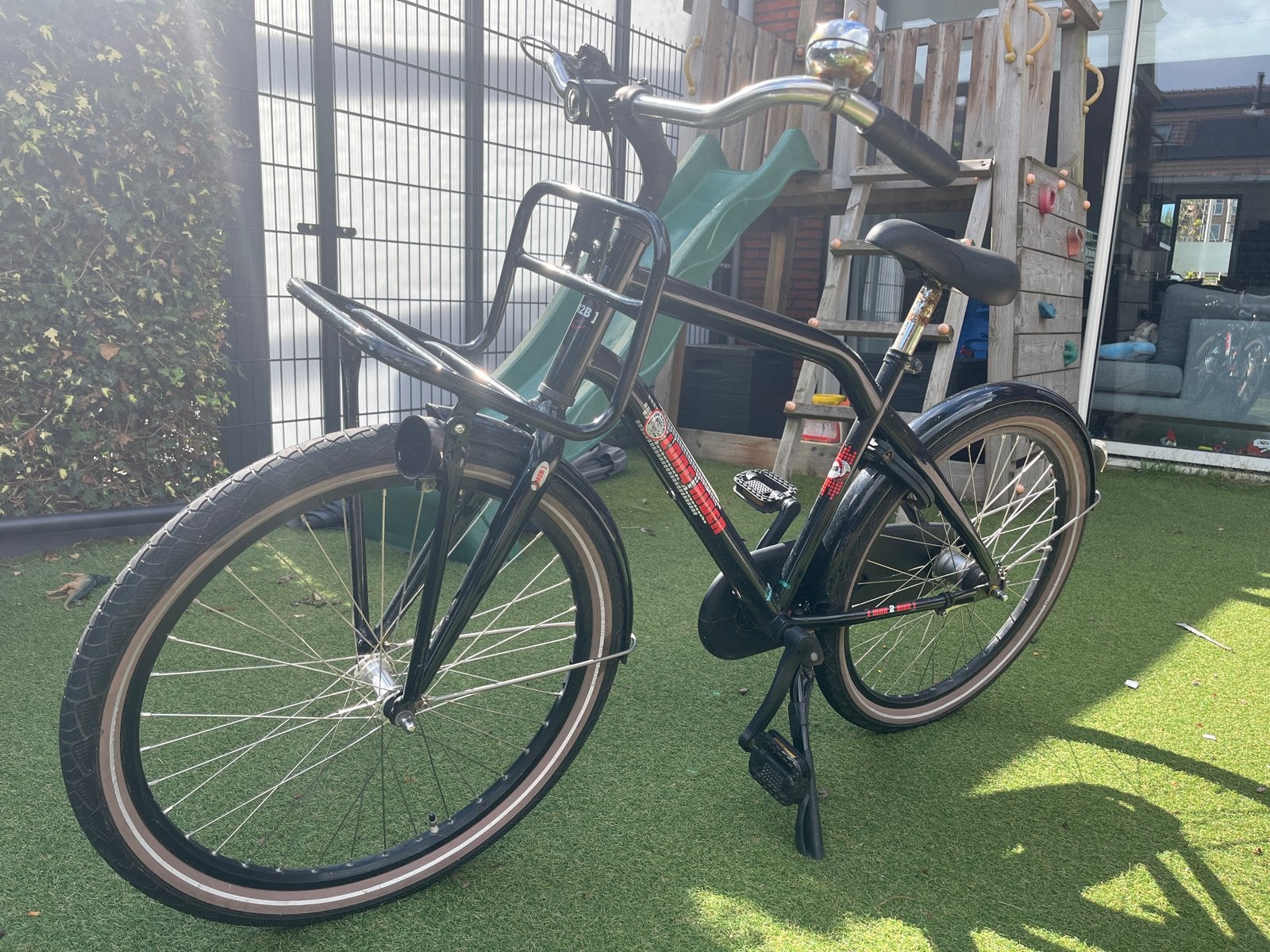 Zwarte jongensfiets met voordrager 24 inch, Fietsen en Brommers, Fietsen | Jongens, Ophalen of Verzenden, Gebruikt, 24 inch