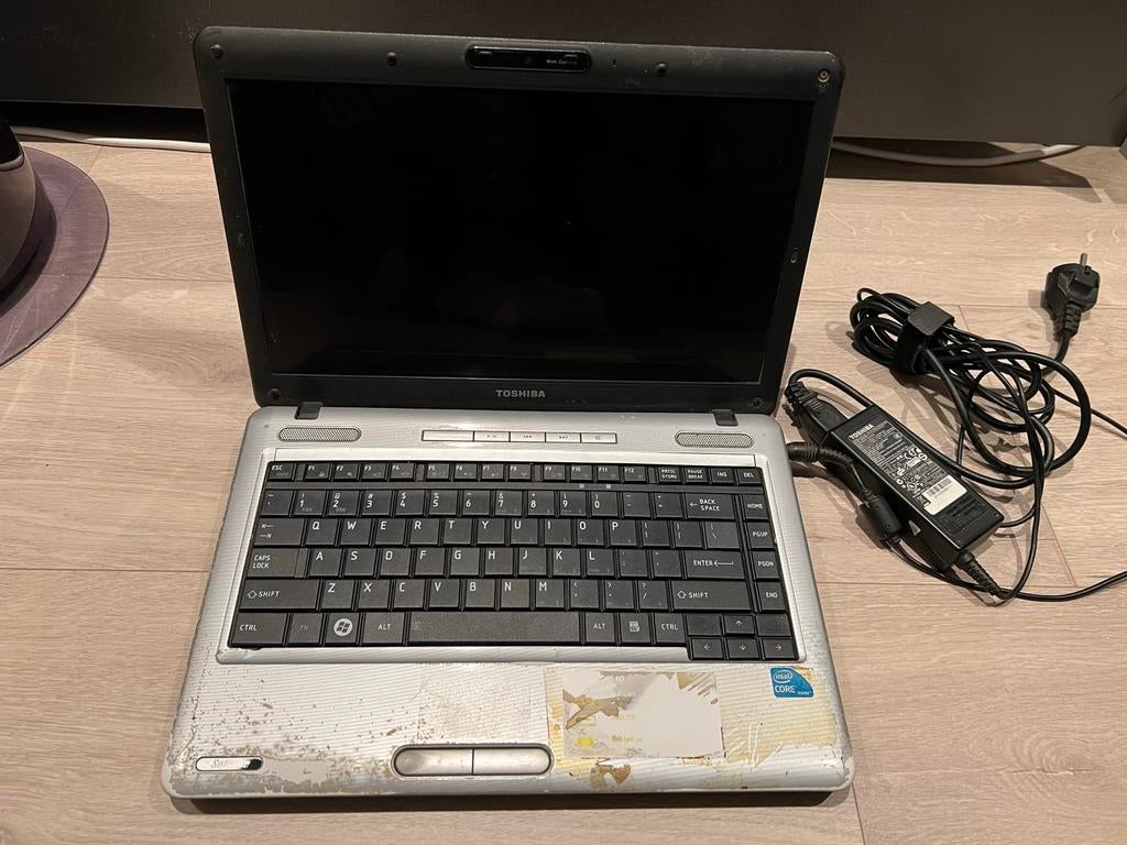 Toshiba Laptop: i3 M330, 8GB RAM, 480GB SSD, Ubuntu, Computers en Software, Windows Laptops, Zo goed als nieuw, SSD, 2 tot 3 Ghz