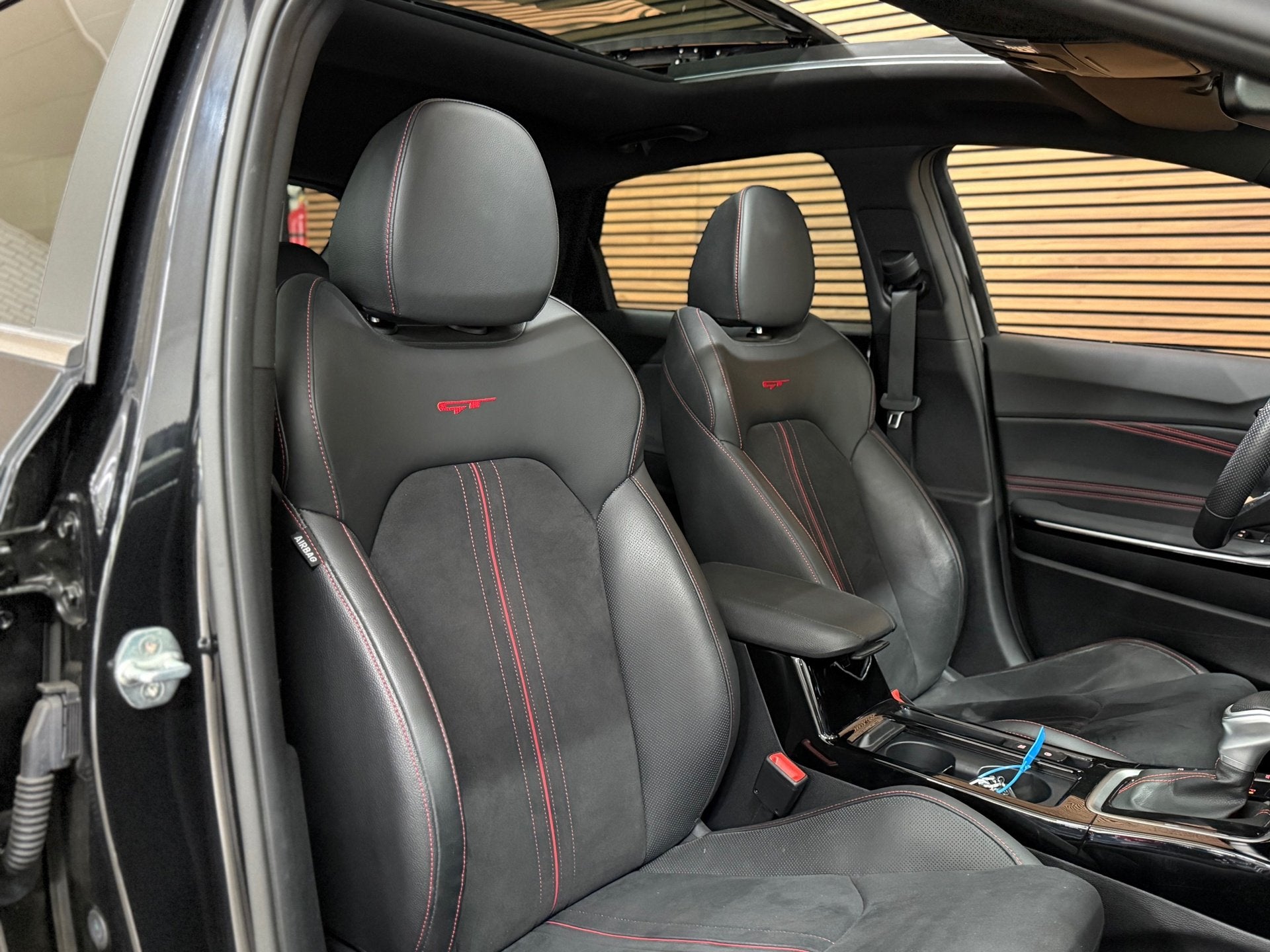 Kia Ceed 1.6 T-GDi GT 204pk | Facelift | VOL! | Pano | LED |, Dealer onderhouden, 15 km/l, Gebruikt, Adaptive Cruise Control