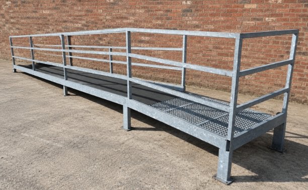 Gegalvaniseerde loopbrug loopplatform 800 x 100 cm, Ophalen, Gebruikt, Minder dan 2 meter
