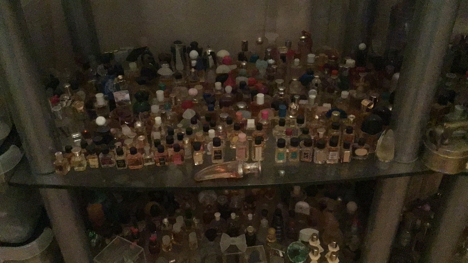 Honderden parfumminiaturen, Ophalen, Zo goed als nieuw, Miniatuur