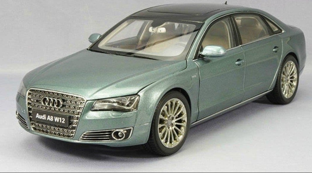 Audi A8 Long W12 Quartz Grey kyosho 1:18 zeldzaam showroom, Ophalen of Verzenden, Zo goed als nieuw, Auto, Kyosho