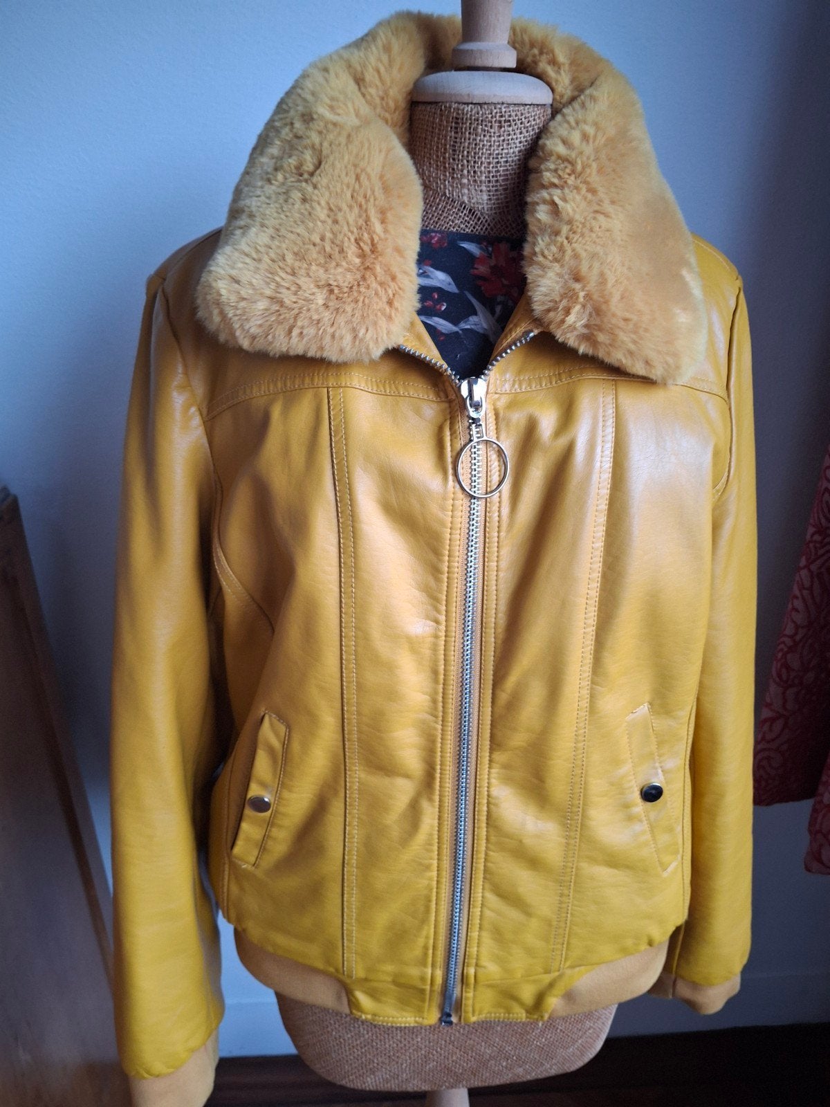 Mooi mosterdgeel jack, Kleding | Dames, Jassen | Winter, Ophalen of Verzenden, Zo goed als nieuw, Maat 42/44 (L), Geel