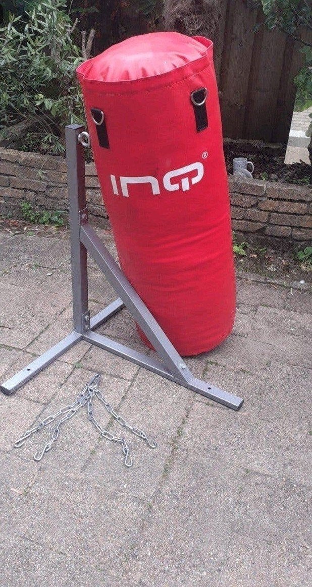 Boxzak met frame voor aan de muur en ketting, Ophalen, Bokszak