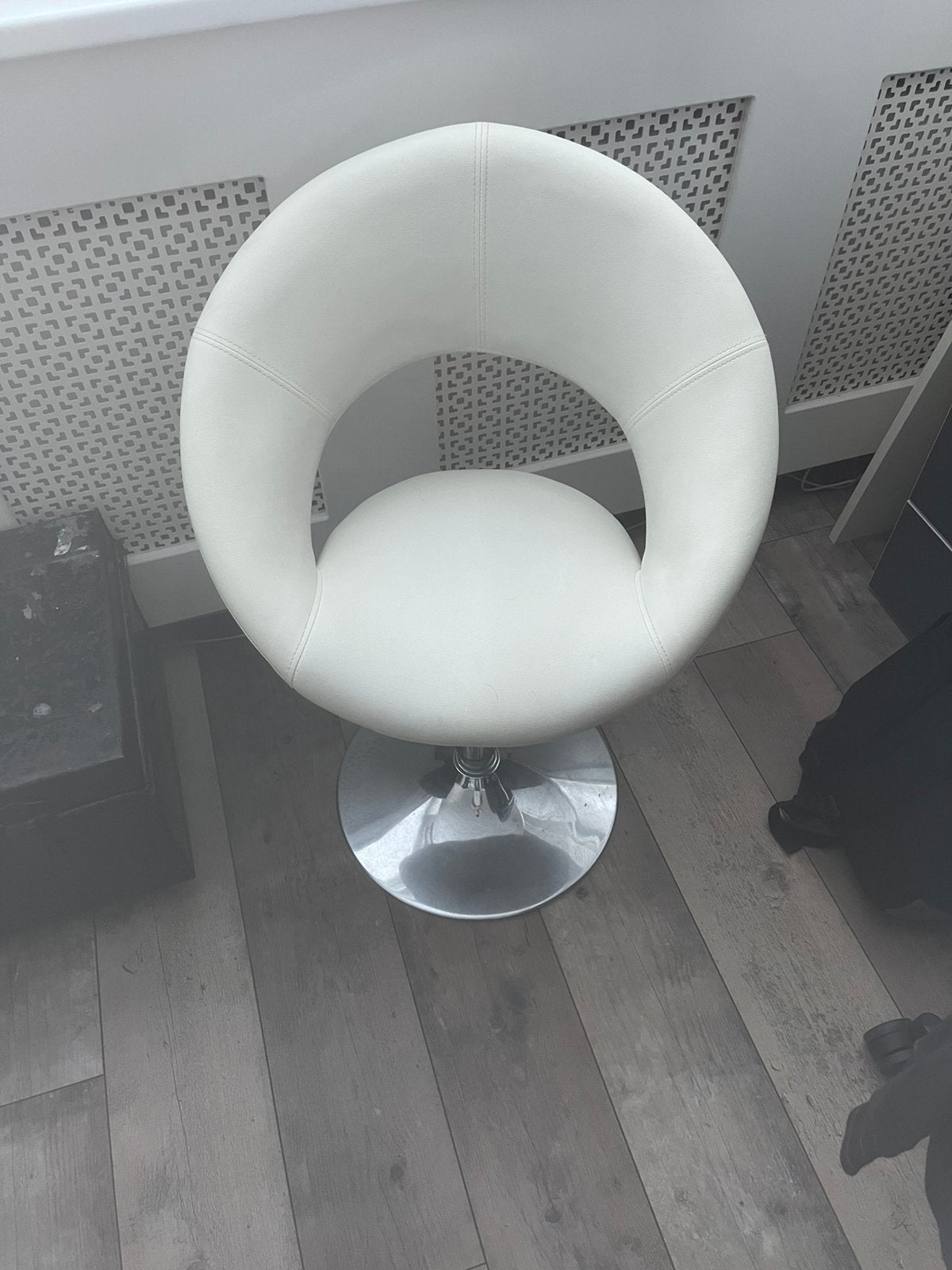 Witte eetkamer stoelen. 2 stuks., Ophalen, Gebruikt, Overige materialen, 50 tot 75 cm