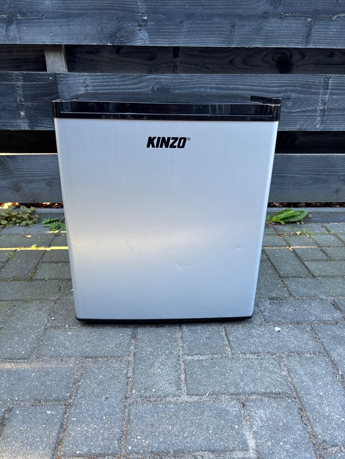 Kinzo Minikoelkast 38L - Compact en Handig, Witgoed en Apparatuur, Koelkasten en IJskasten, Ophalen, Minder dan 85 cm, Minder dan 75 liter