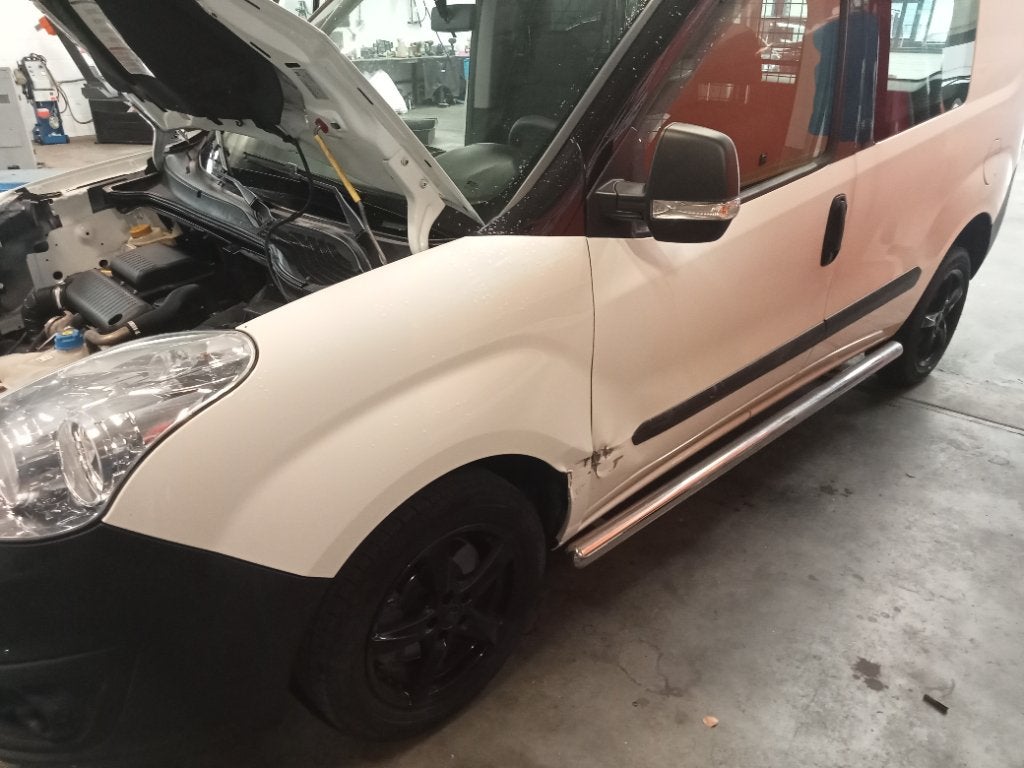 Gezocht: L scherm en portier + tussen wand Opel Combo 2016, Gebruikt, Opel, Ophalen of Verzenden, Voor