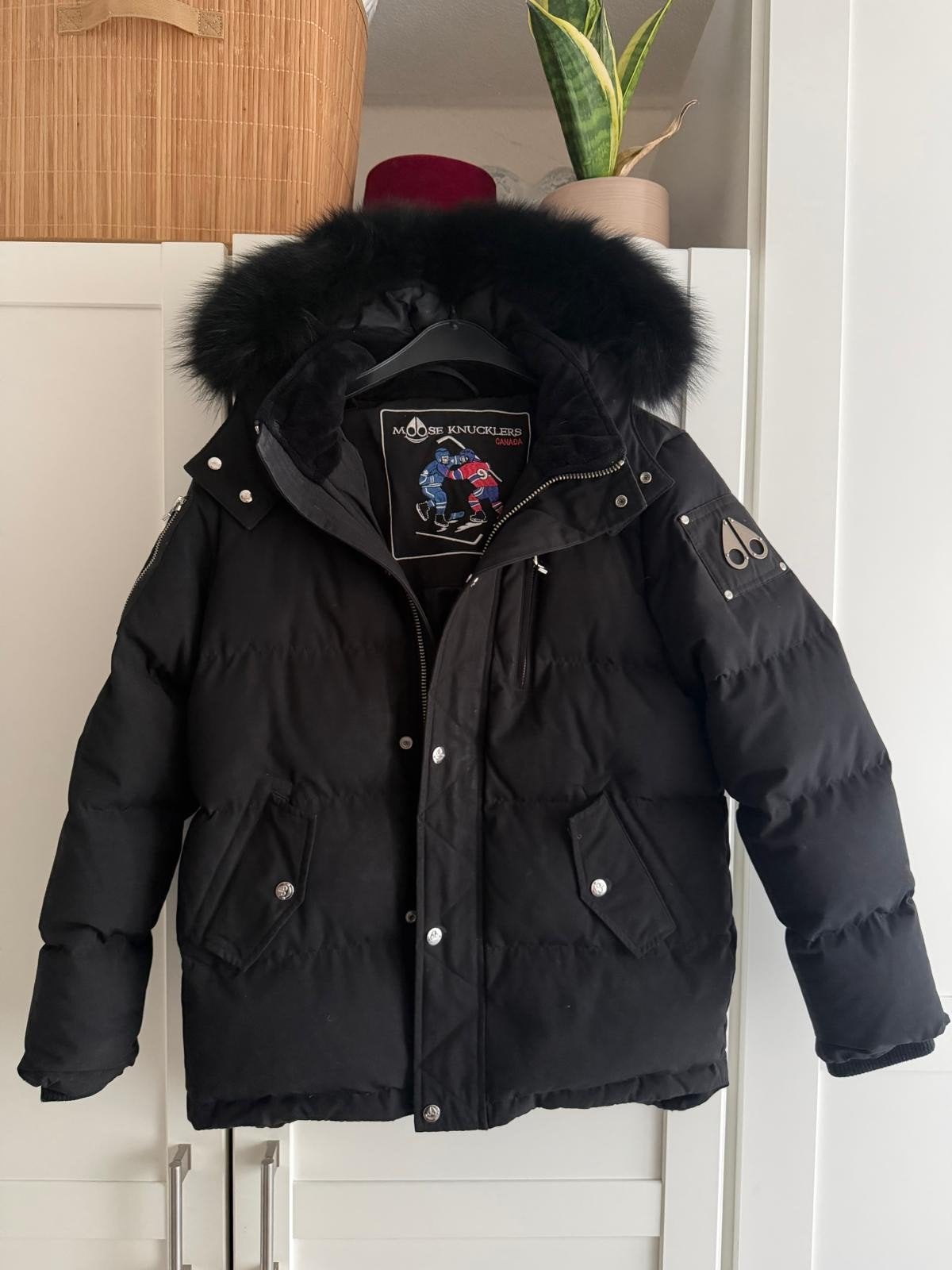 Moose Knuckles donsjas met bontkraag - Maat XL, Kleding | Heren, Jassen | Winter, Zwart, Maat 56/58 (XL), Ophalen of Verzenden