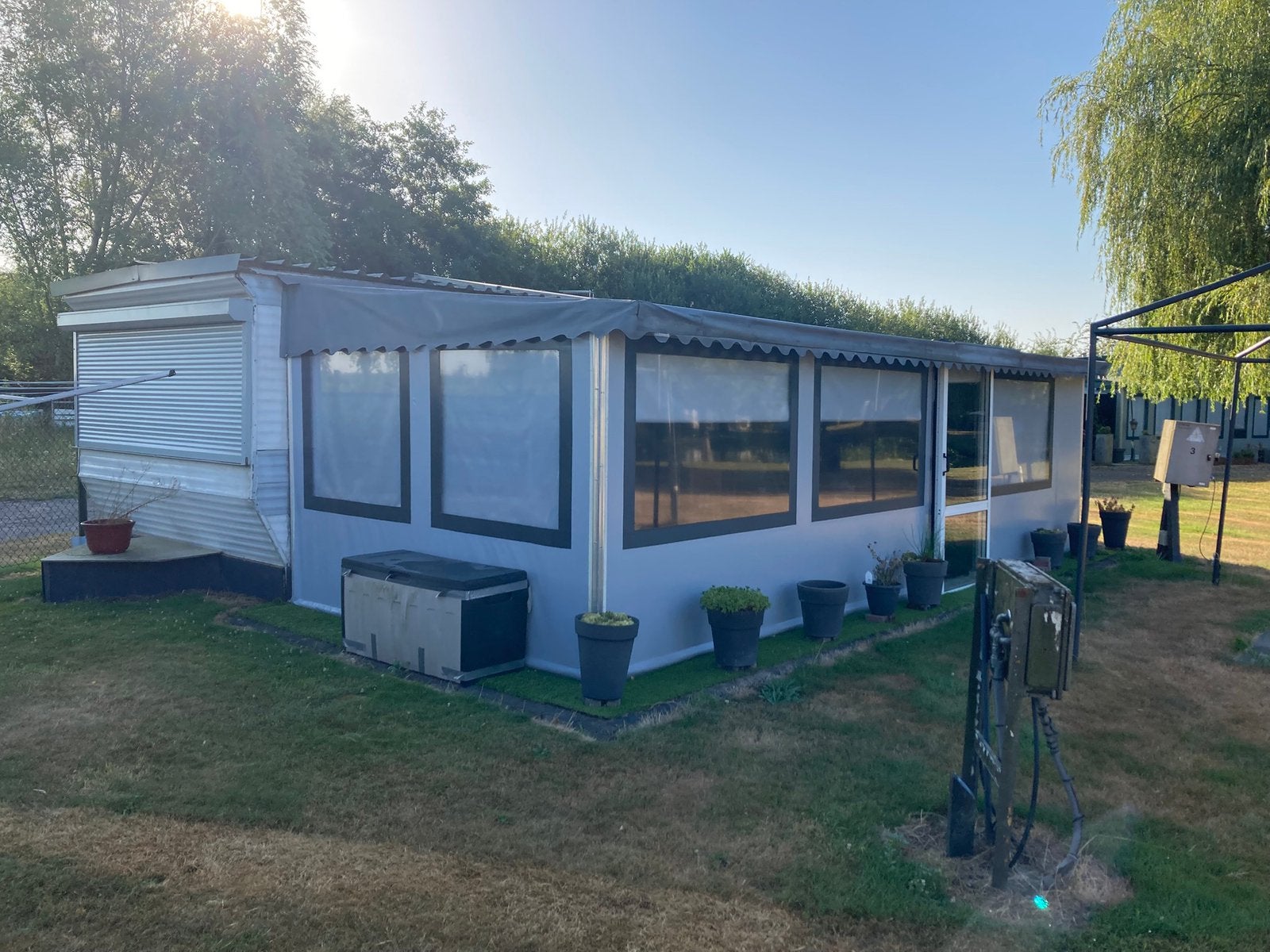 Stacaravan met wintervaste voortent en 3 zonnepanelen., Tot en met 4