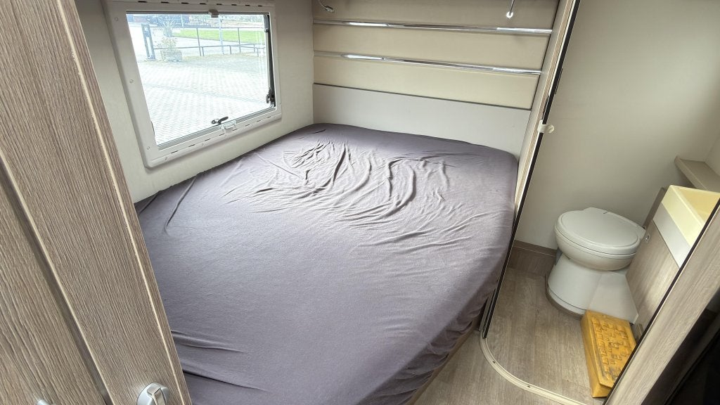 Fransbed|Hefbed|5-Pers De Chausson Flash 625 Uit 2017|Euro-6, Standaard zit, Fiat, 6 tot 7 meter, Luifel