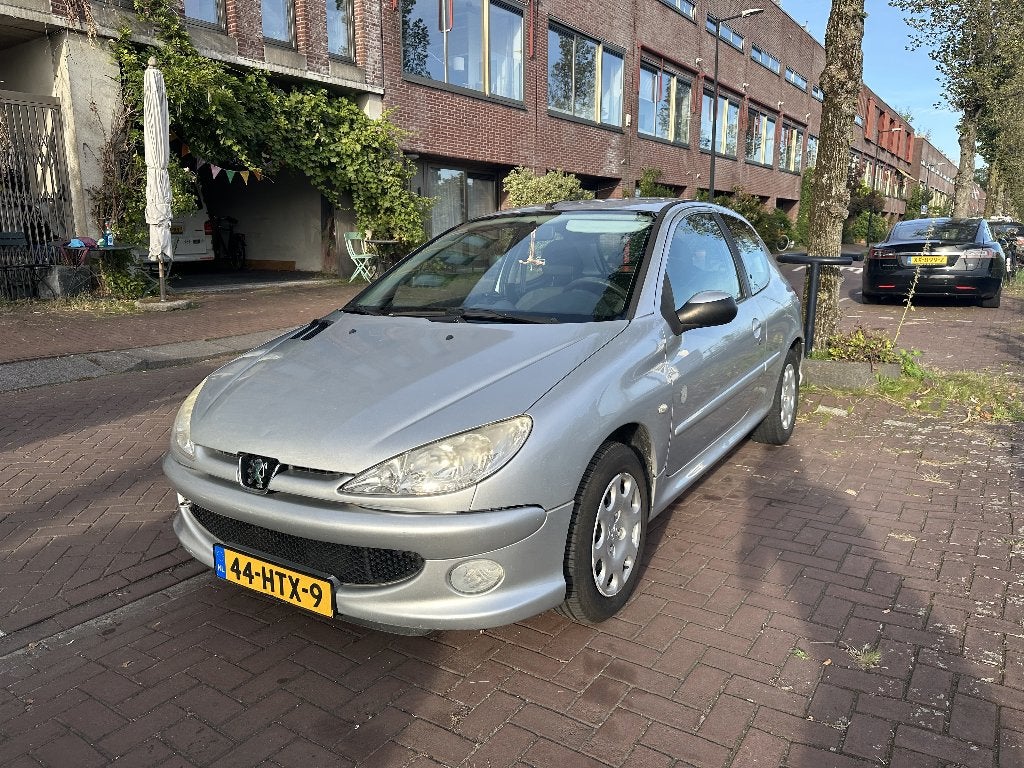 Peugeot 206 1.4 3D 2009 Grijs, Voorwielaandrijving, 4 cilinders, Origineel Nederlands, Particulier