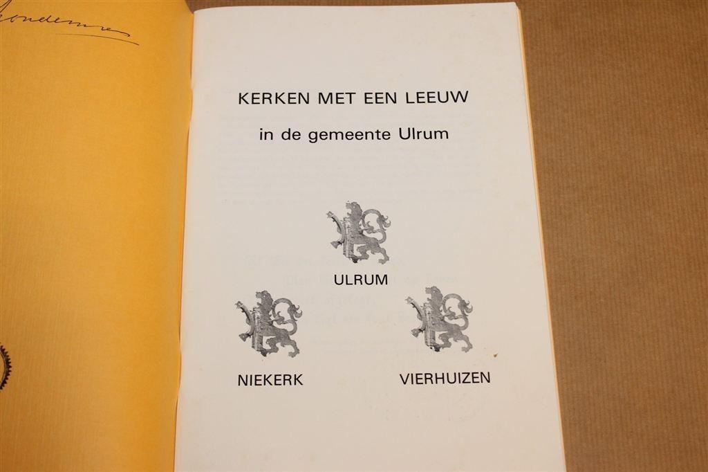 Kerken met een leeuw — Ulrum, Niekerk, Vierhuizen Gesigneerd, Boeken, Ophalen of Verzenden, Gelezen