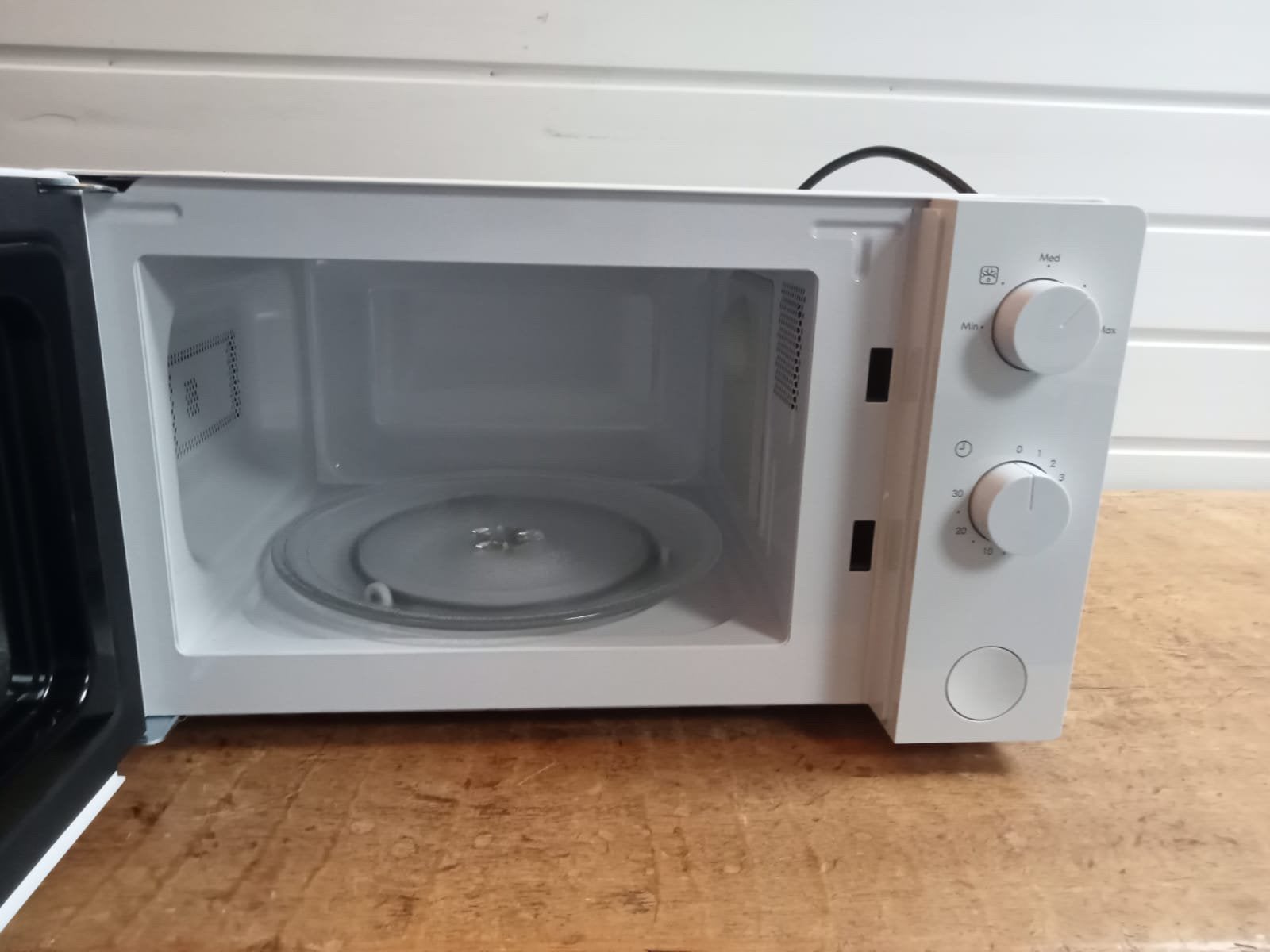 Ikea magnetron in goede staat., Ophalen, Minder dan 45 cm, Hete lucht, Draaiplateau