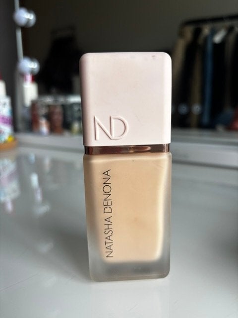 Natasha Denona Hy-Glam Foundation P2, Sieraden, Tassen en Uiterlijk, Gehele gezicht, Beige, Ophalen of Verzenden, Zo goed als nieuw
